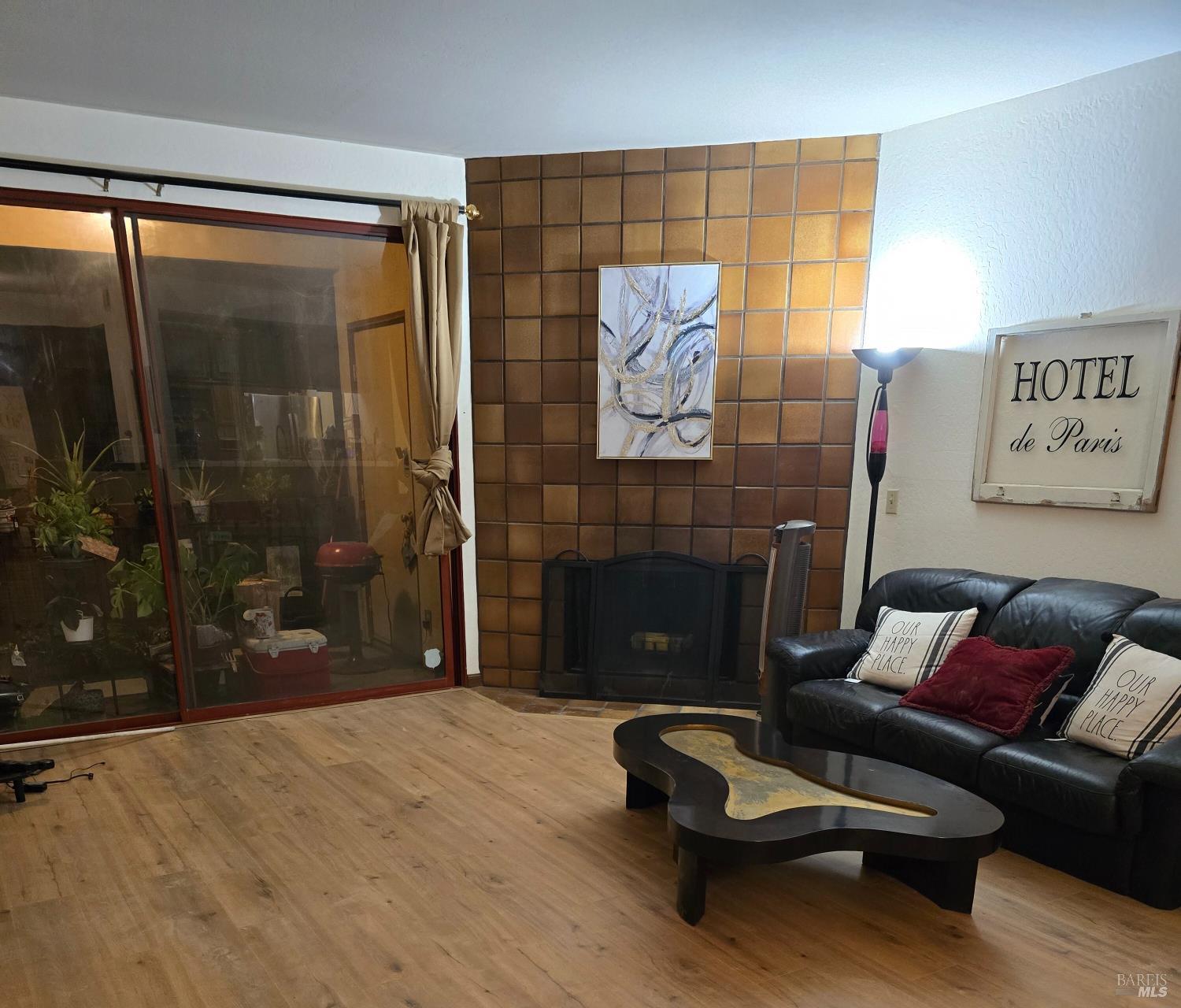 Detail Gallery Image 3 of 13 For 25912 Hayward Blvd #106,  Hayward,  CA 94542 - 2 Beds | 2 Baths