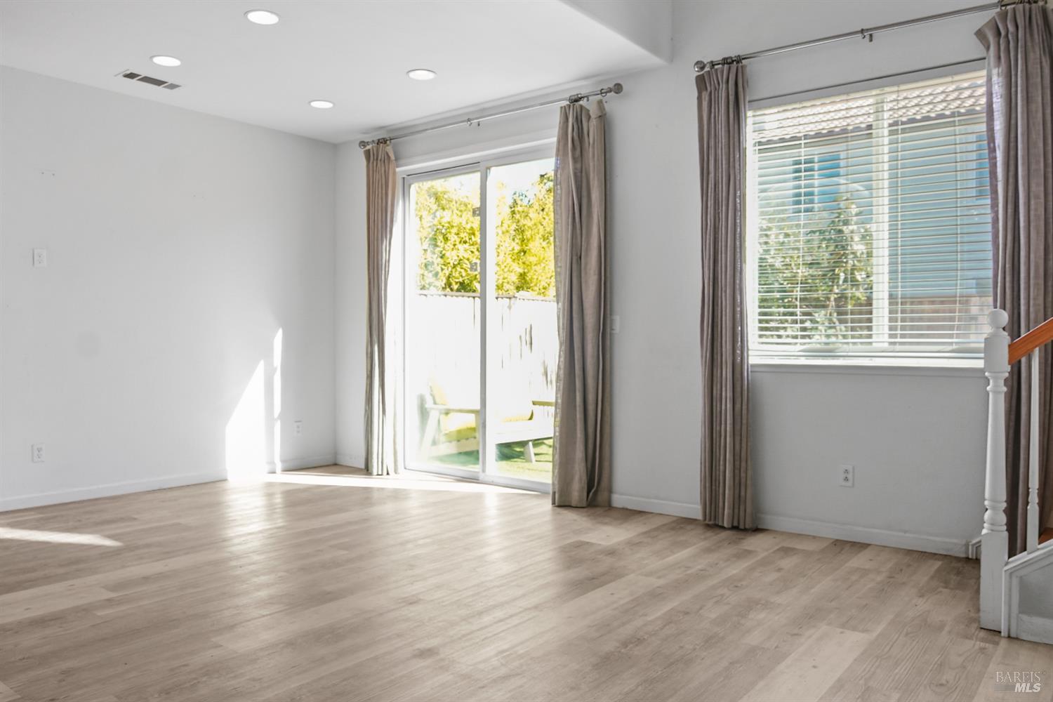 Detail Gallery Image 8 of 27 For 1079 Portofino Ave, Vacaville,  CA 95687 - 3 Beds | 2/1 Baths