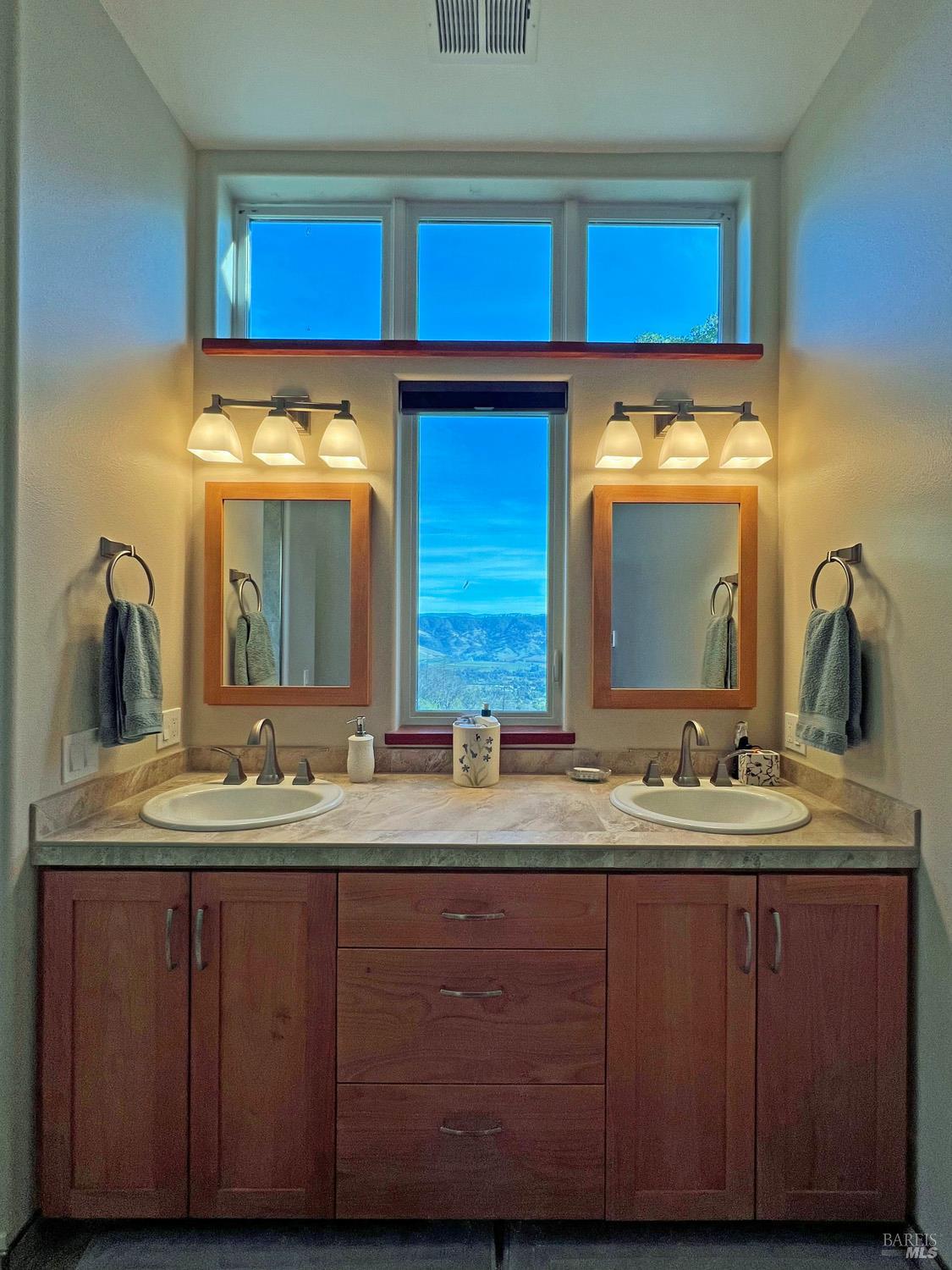 Detail Gallery Image 31 of 70 For 11401 Bakers Creek Rd, Redwood Valley,  CA 95470 - 2 Beds | 2/1 Baths