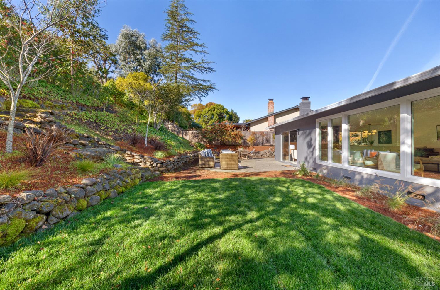 Detail Gallery Image 24 of 25 For 30 De Ford Dr, San Rafael,  CA 94903 - 3 Beds | 2 Baths