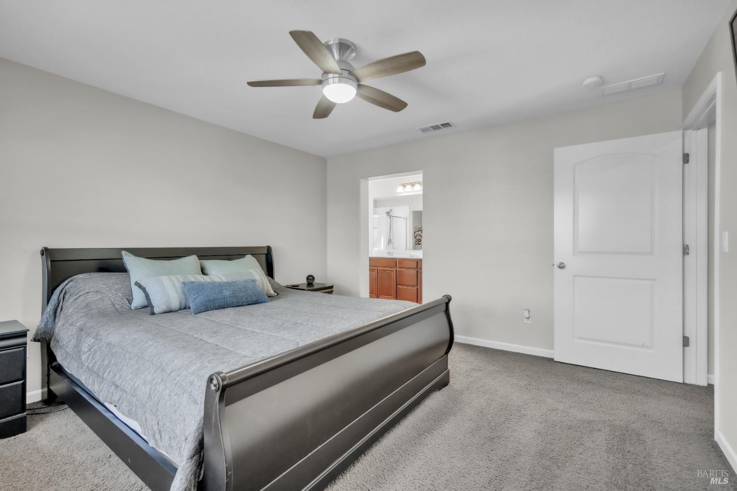 Detail Gallery Image 43 of 51 For 2042 Hamstead Ct, Vacaville,  CA 95687 - 5 Beds | 2/1 Baths