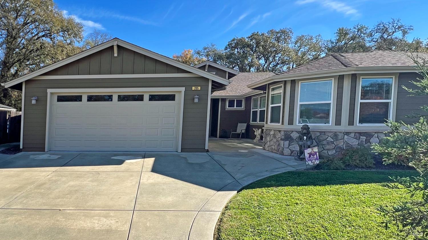 Detail Gallery Image 2 of 36 For 205 Haehl Creek Ct, Ukiah,  CA 95490 - 4 Beds | 3 Baths