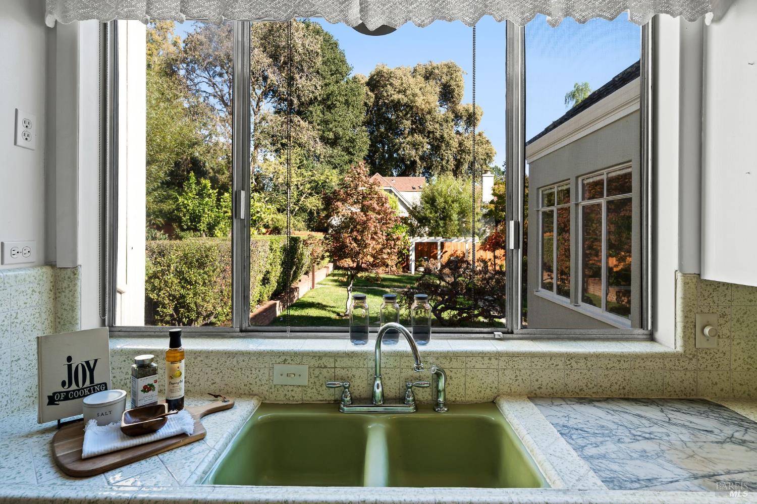 Detail Gallery Image 33 of 67 For 6 Hanns Ave, Vallejo,  CA 94590 - 4 Beds | 2/1 Baths