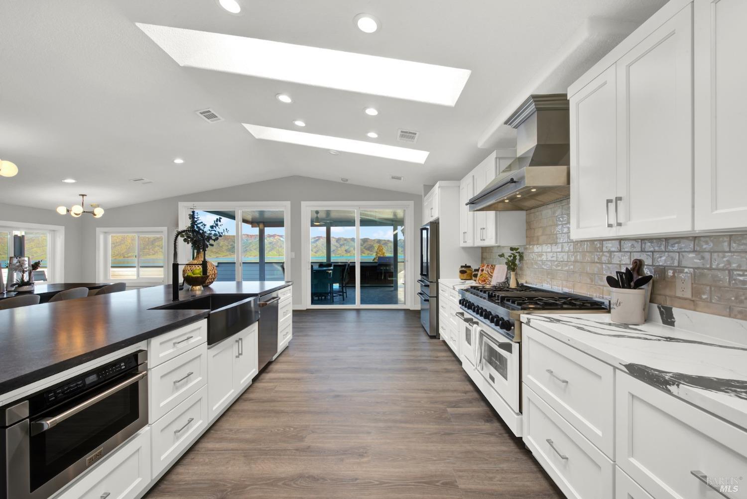 Detail Gallery Image 10 of 75 For 199 Berryessa Dr, Napa,  CA 94558 - 4 Beds | 5/1 Baths