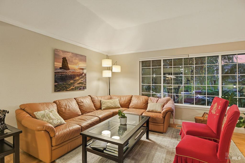 Detail Gallery Image 11 of 45 For 6190 San Gabriel Pl, Rohnert Park,  CA 94928 - 4 Beds | 2/1 Baths