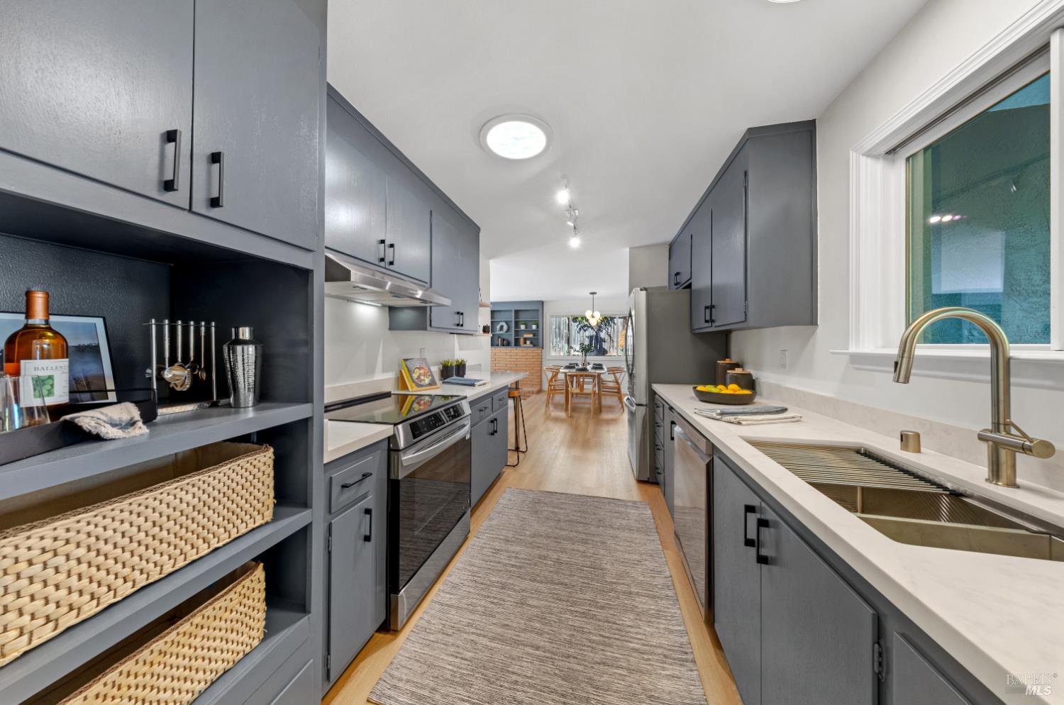 Detail Gallery Image 14 of 25 For 30 De Ford Dr, San Rafael,  CA 94903 - 3 Beds | 2 Baths