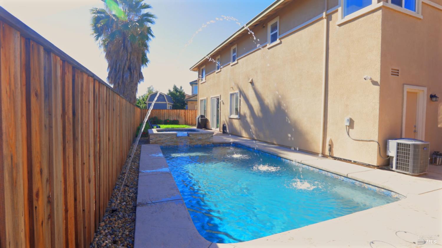 Detail Gallery Image 3 of 51 For 2042 Hamstead Ct, Vacaville,  CA 95687 - 5 Beds | 2/1 Baths