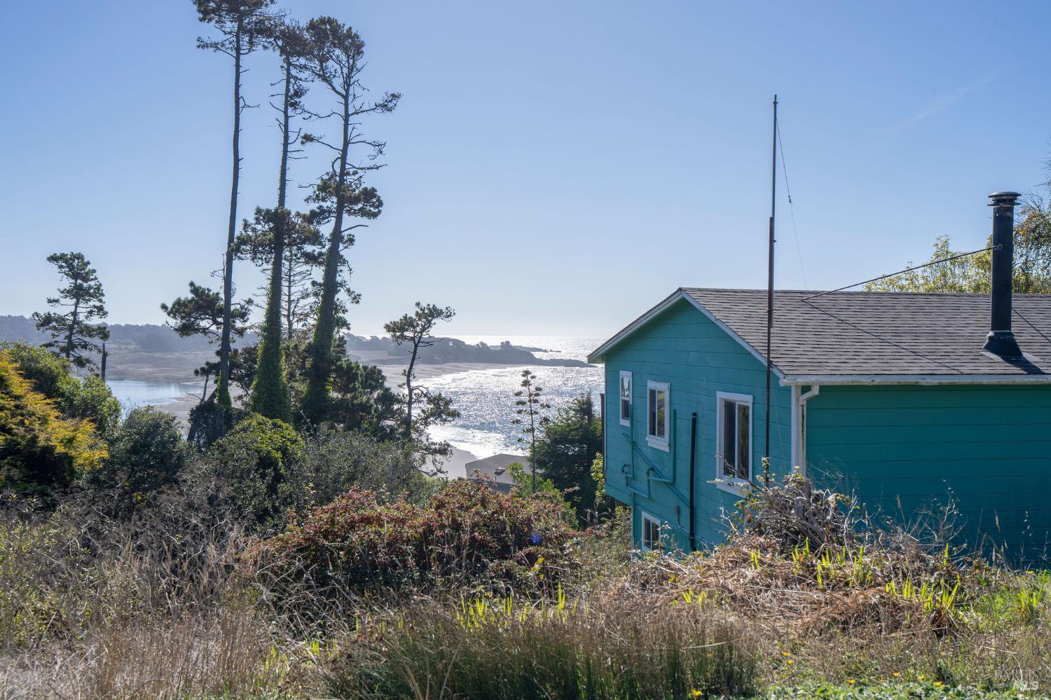 Detail Gallery Image 4 of 28 For 38882 Honey Run Ln, Gualala,  CA 95445 - 1 Beds | 1 Baths