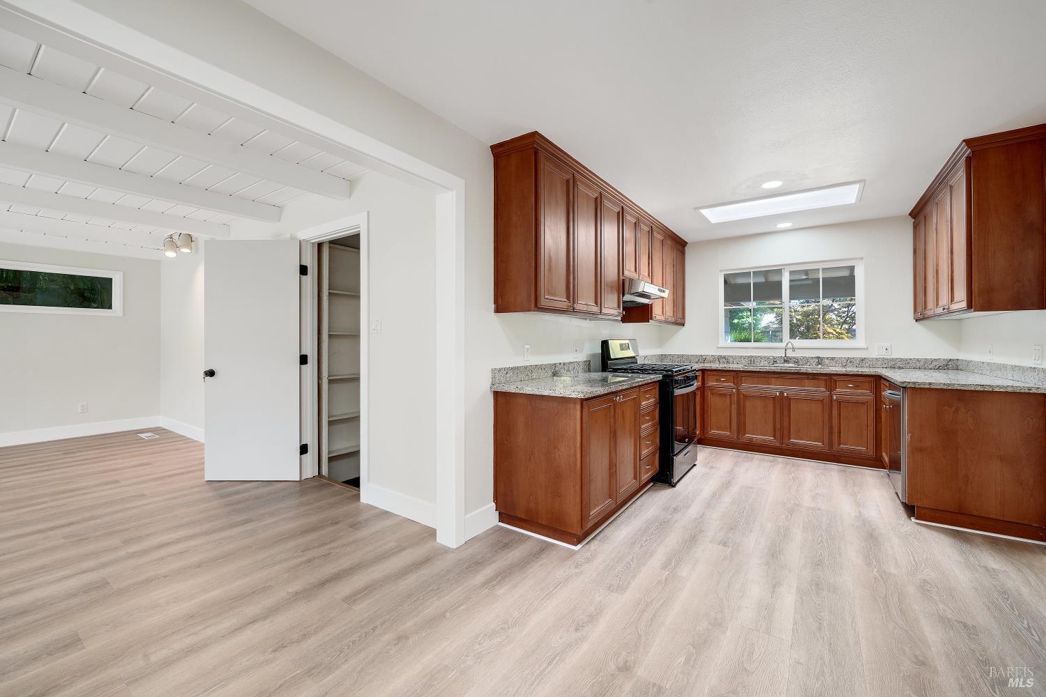 Detail Gallery Image 12 of 33 For 621 W D St, Dixon,  CA 95620 - 4 Beds | 2 Baths