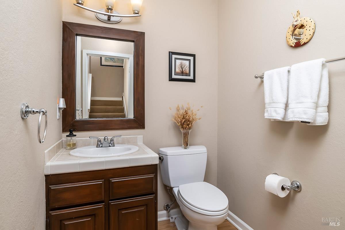 Detail Gallery Image 16 of 53 For 215 San Ramon Way, Novato,  CA 94945 - 4 Beds | 2/1 Baths