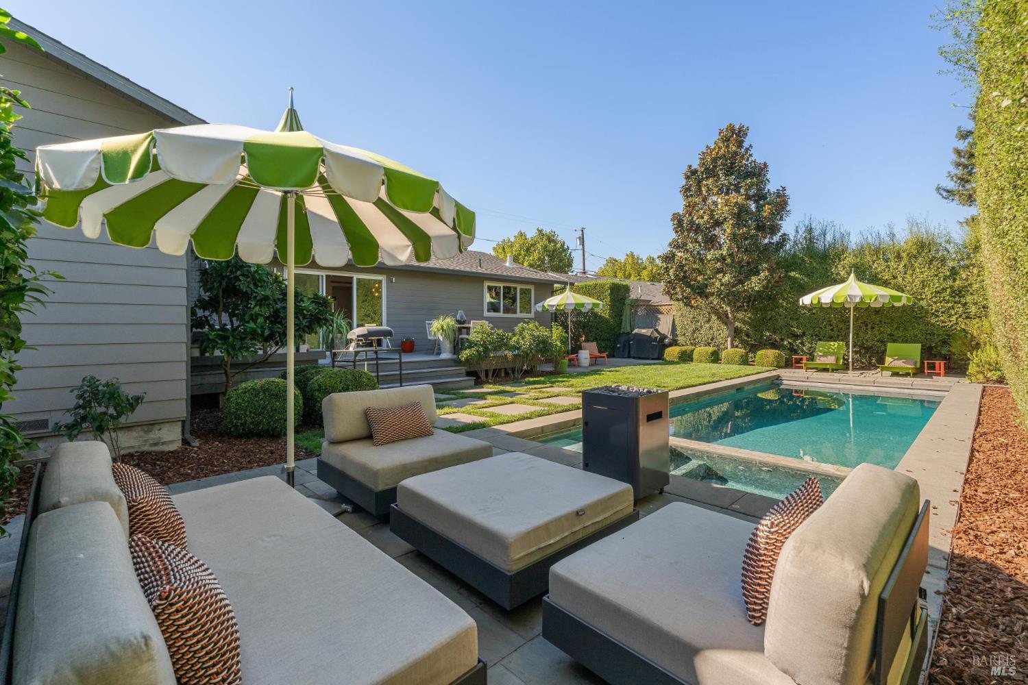 Detail Gallery Image 20 of 50 For 804 Josephine Ln, Healdsburg,  CA 95448 - 3 Beds | 2 Baths