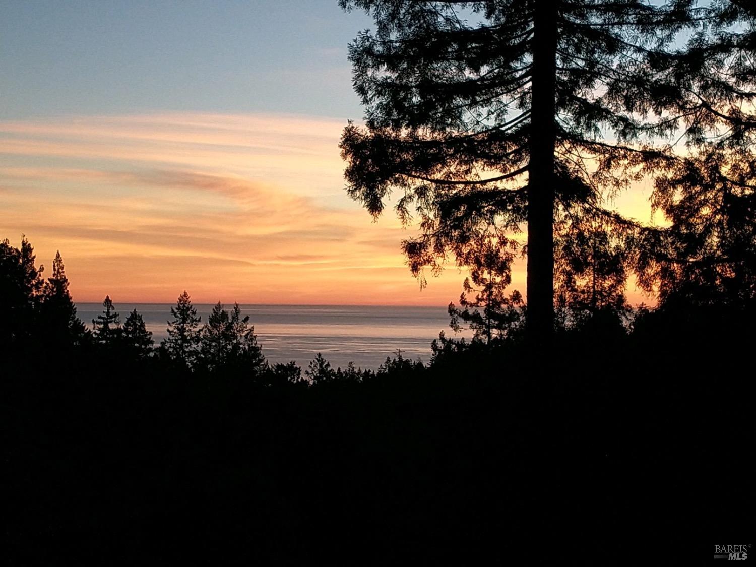 Detail Gallery Image 3 of 34 For 38120 Ocean Ridge Dr, Gualala,  CA 95445 - 2 Beds | 2/1 Baths