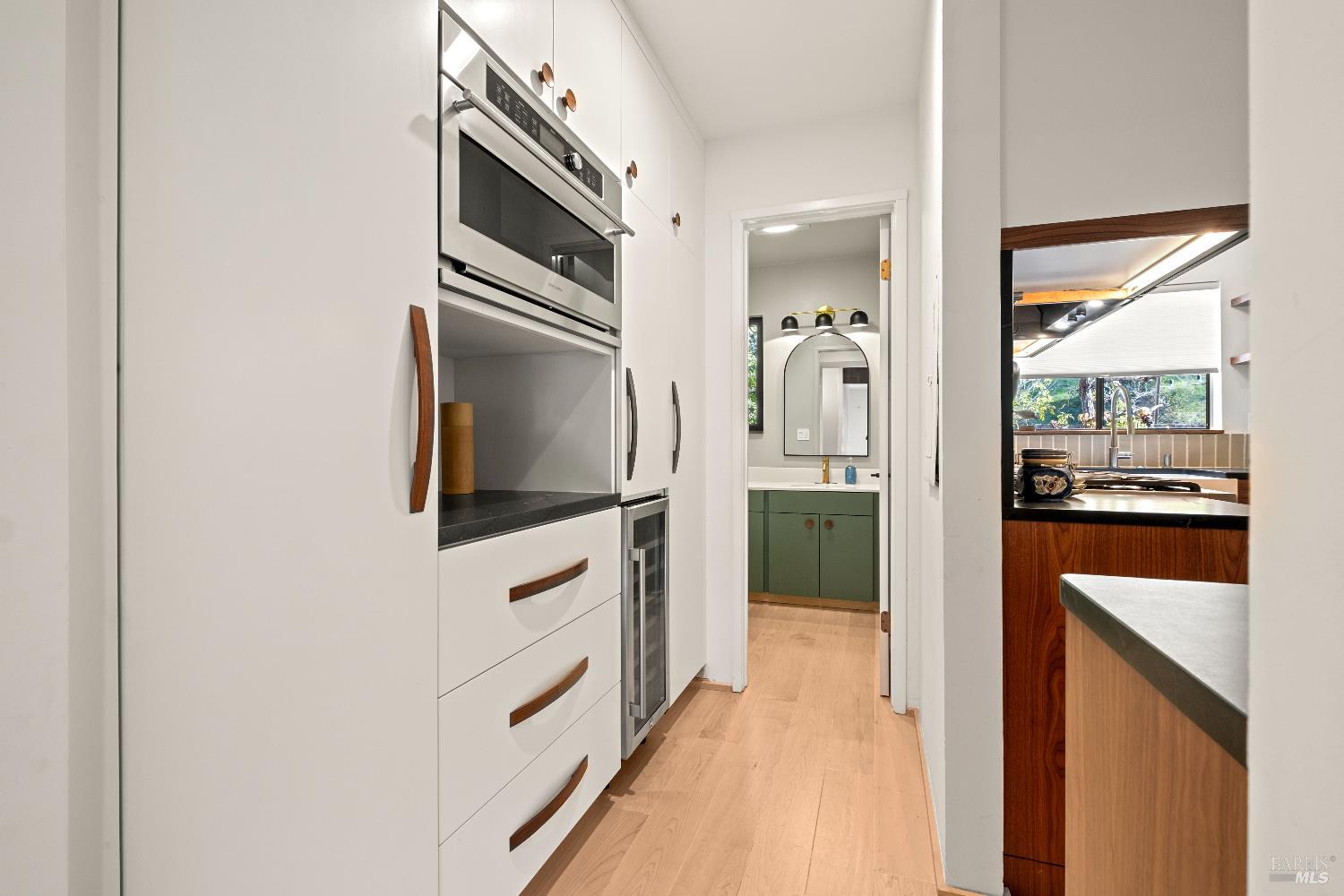 Detail Gallery Image 9 of 22 For 119 Arlene Ter, San Rafael,  CA 94903 - 3 Beds | 2/1 Baths