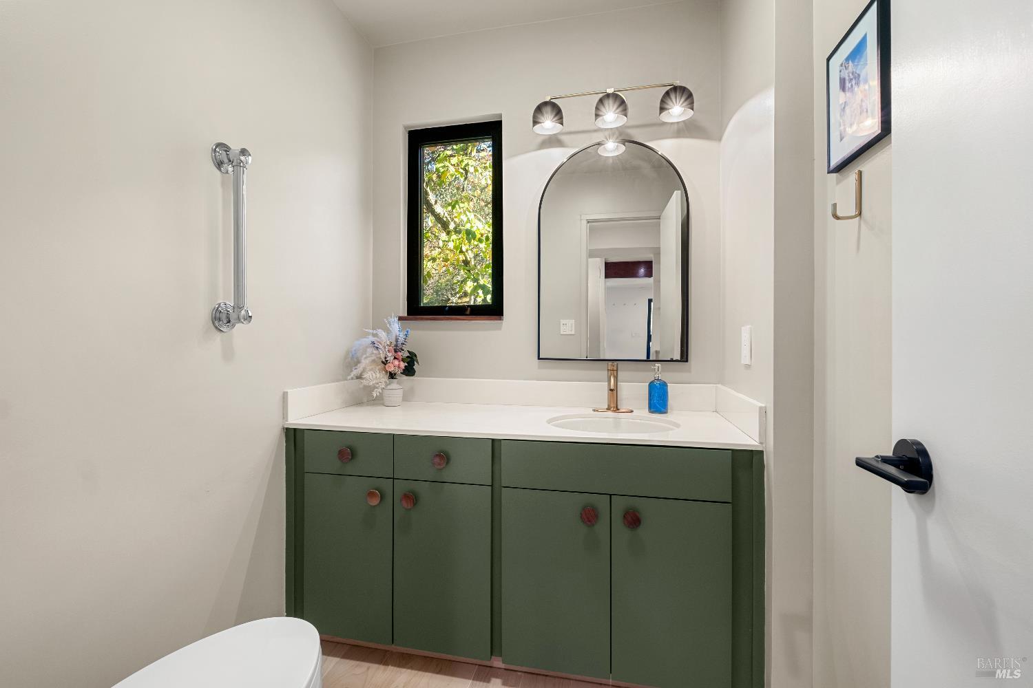 Detail Gallery Image 8 of 22 For 119 Arlene Ter, San Rafael,  CA 94903 - 3 Beds | 2/1 Baths