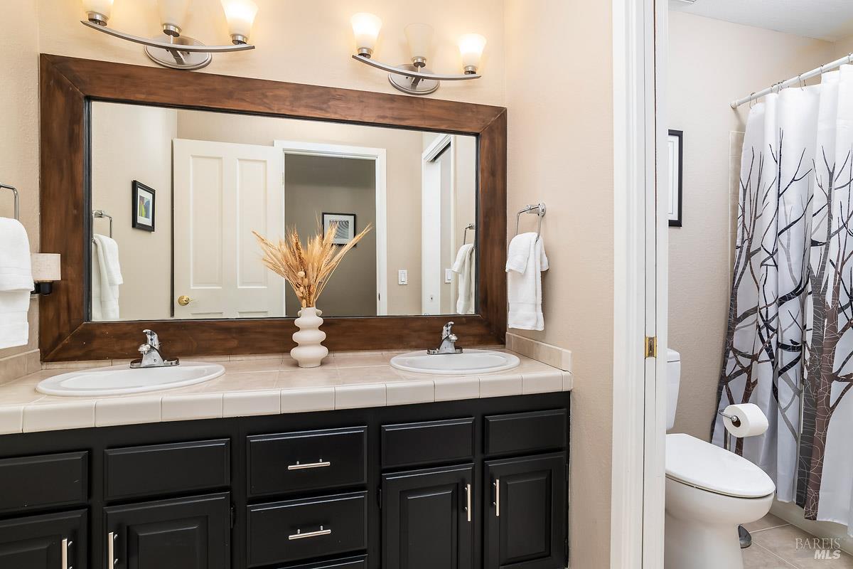 Detail Gallery Image 20 of 53 For 215 San Ramon Way, Novato,  CA 94945 - 4 Beds | 2/1 Baths