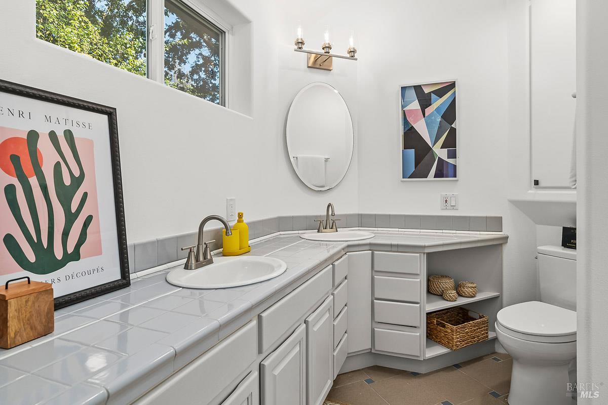 Detail Gallery Image 23 of 34 For 60 Wood Ln, Fairfax,  CA 94930 - 3 Beds | 2/1 Baths