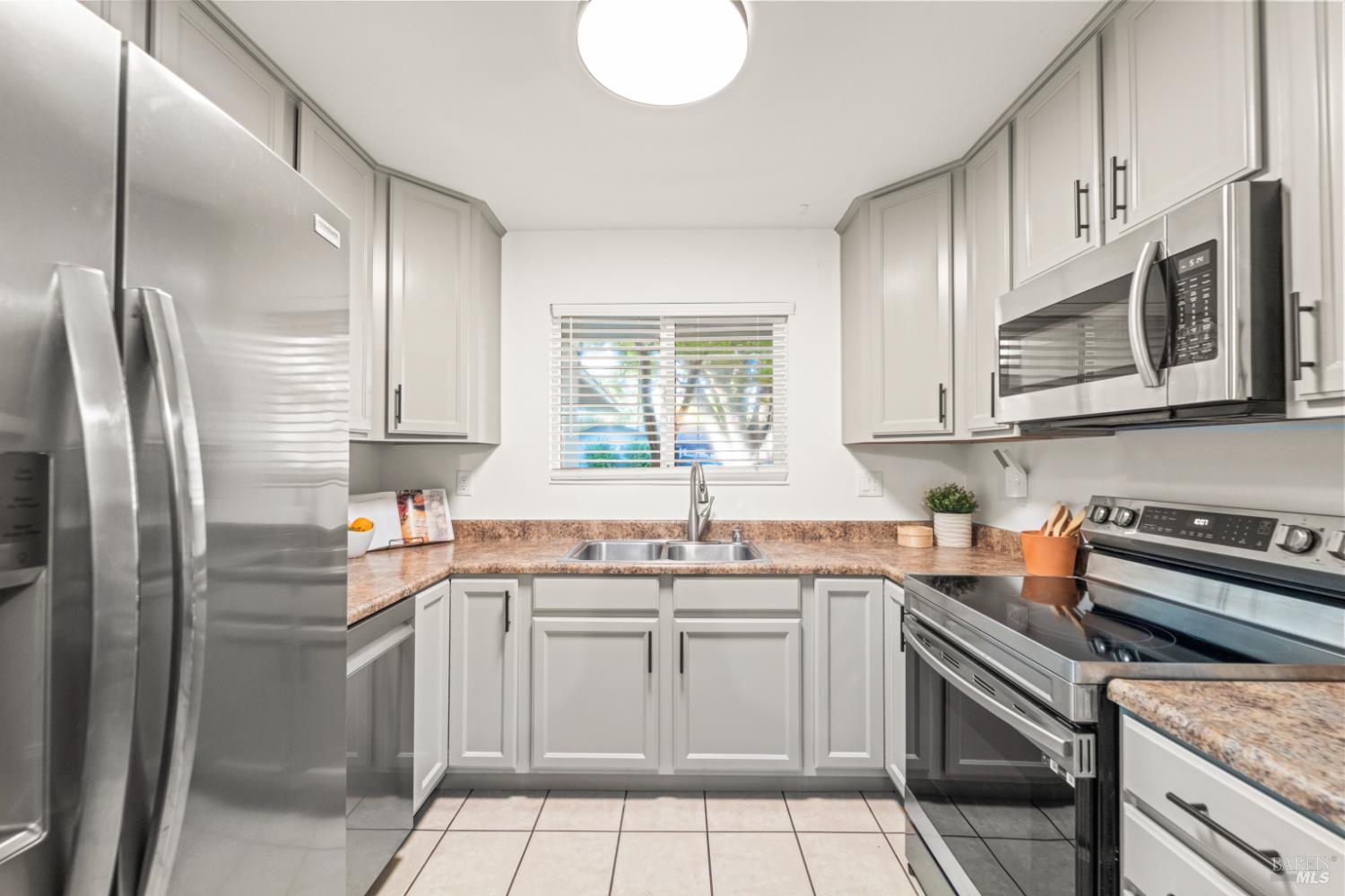 Detail Gallery Image 11 of 39 For 191 Ironwood St, Vacaville,  CA 95688 - 3 Beds | 2 Baths