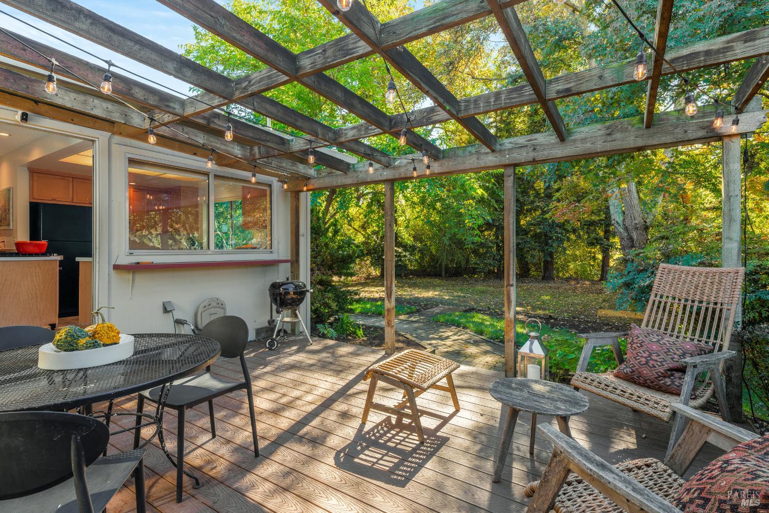 Detail Gallery Image 18 of 22 For 1970 Neotomas Ave, Santa Rosa,  CA 95405 - 3 Beds | 2 Baths