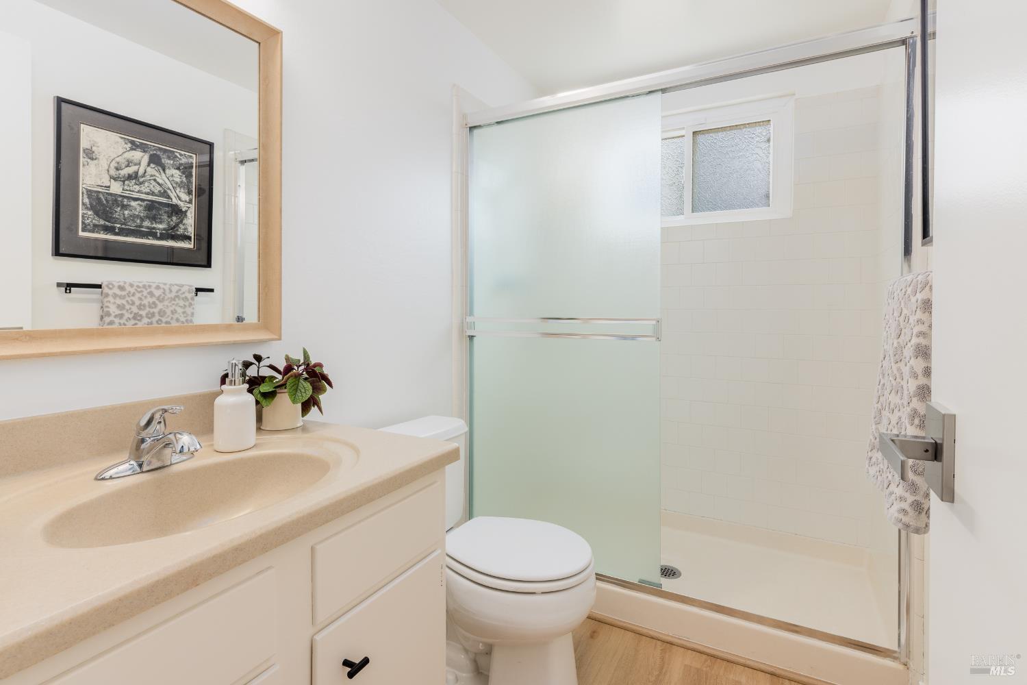 Detail Gallery Image 13 of 22 For 1970 Neotomas Ave, Santa Rosa,  CA 95405 - 3 Beds | 2 Baths