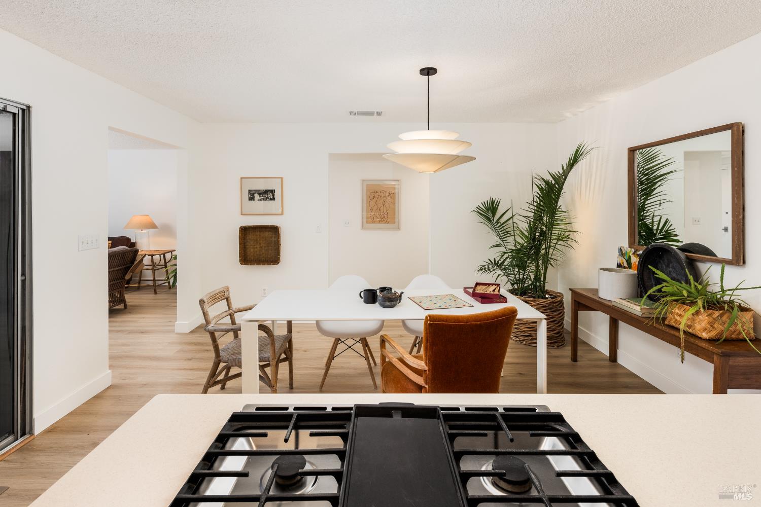 Detail Gallery Image 9 of 22 For 1970 Neotomas Ave, Santa Rosa,  CA 95405 - 3 Beds | 2 Baths