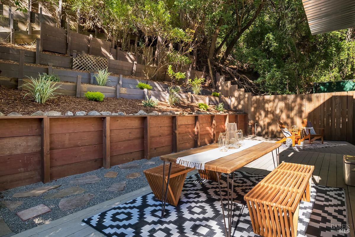 Detail Gallery Image 17 of 34 For 60 Wood Ln, Fairfax,  CA 94930 - 3 Beds | 2/1 Baths