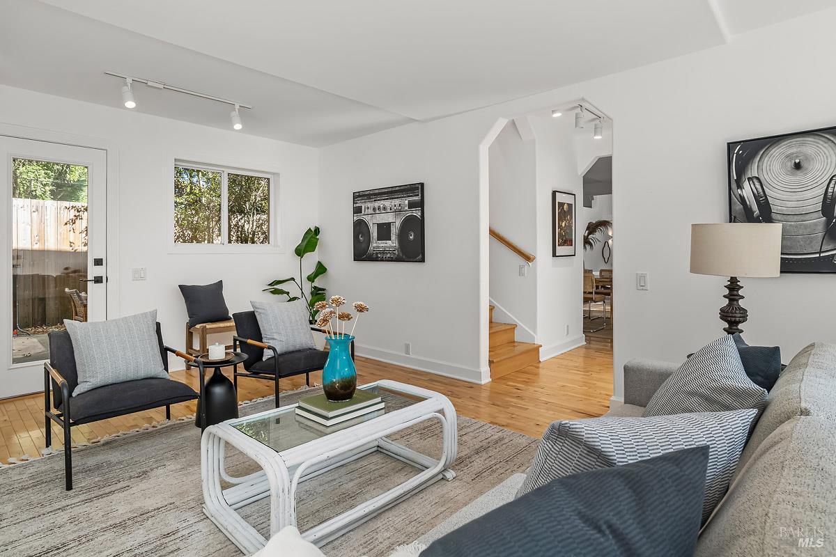 Detail Gallery Image 11 of 34 For 60 Wood Ln, Fairfax,  CA 94930 - 3 Beds | 2/1 Baths