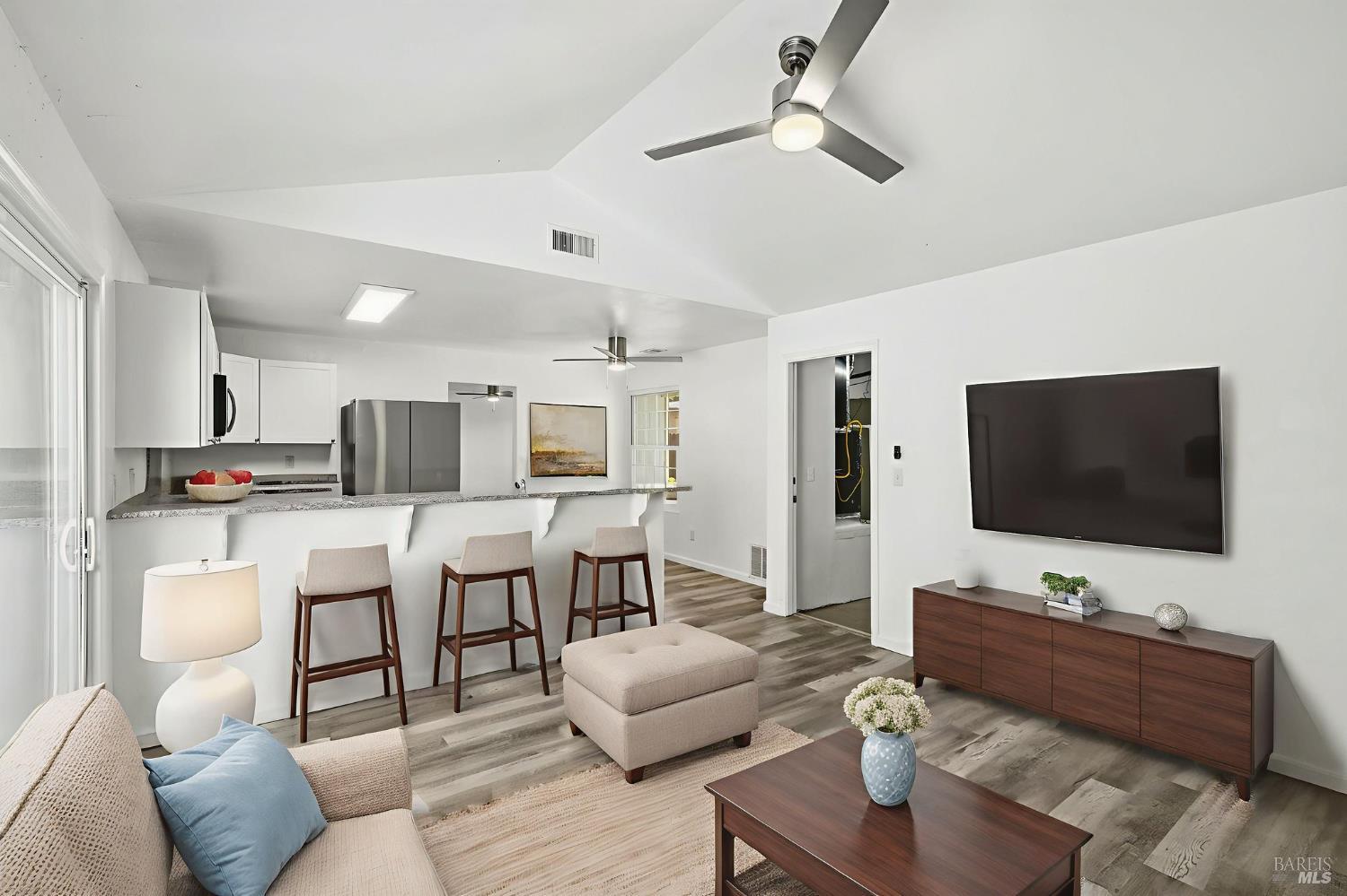 Detail Gallery Image 6 of 51 For 132 Peach St, Vallejo,  CA 94589 - 4 Beds | 2 Baths