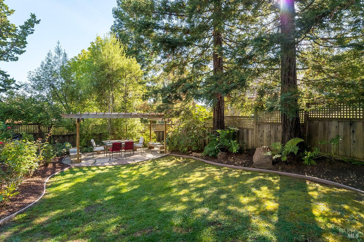 Detail Gallery Image 26 of 53 For 215 San Ramon Way, Novato,  CA 94945 - 4 Beds | 2/1 Baths