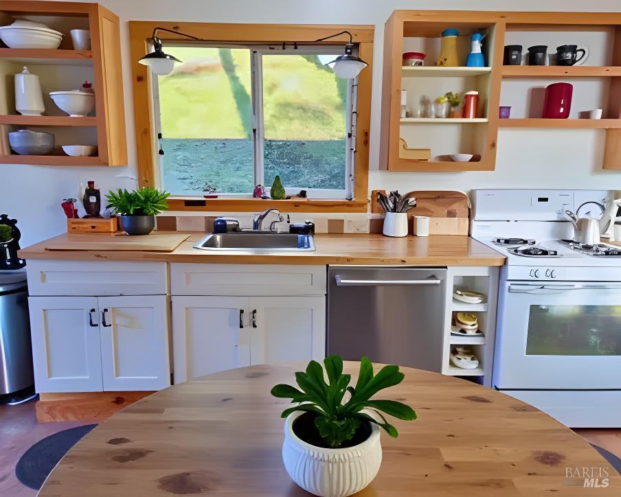 Detail Gallery Image 7 of 20 For 5700 High Point Rd, Willits,  CA 95490 - 1 Beds | 1 Baths