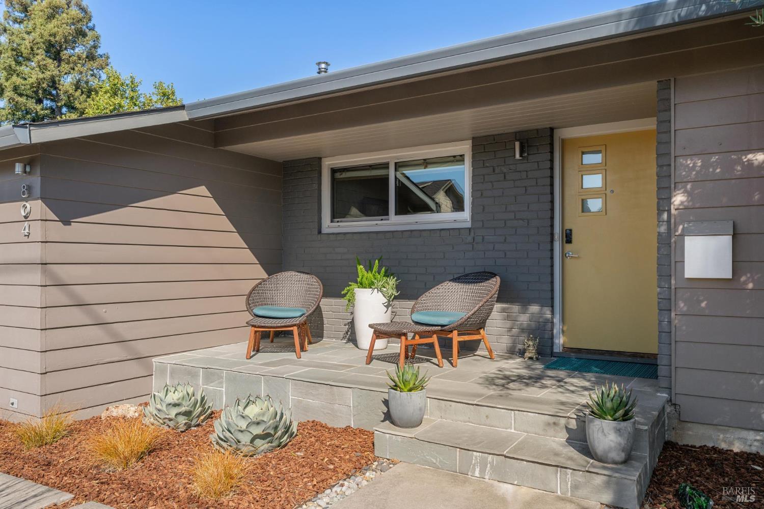 Detail Gallery Image 2 of 50 For 804 Josephine Ln, Healdsburg,  CA 95448 - 3 Beds | 2 Baths