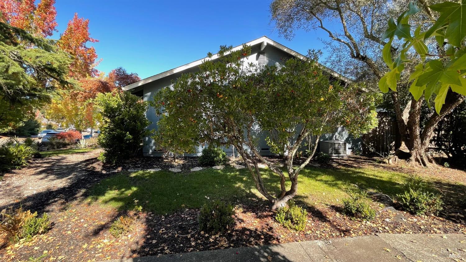 Detail Gallery Image 25 of 30 For 3502 Sleepy Hollow Ct, Santa Rosa,  CA 95404 - 3 Beds | 2 Baths