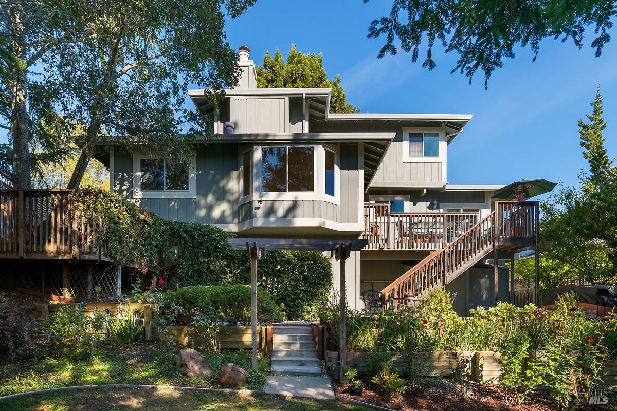 Detail Gallery Image 28 of 53 For 215 San Ramon Way, Novato,  CA 94945 - 4 Beds | 2/1 Baths