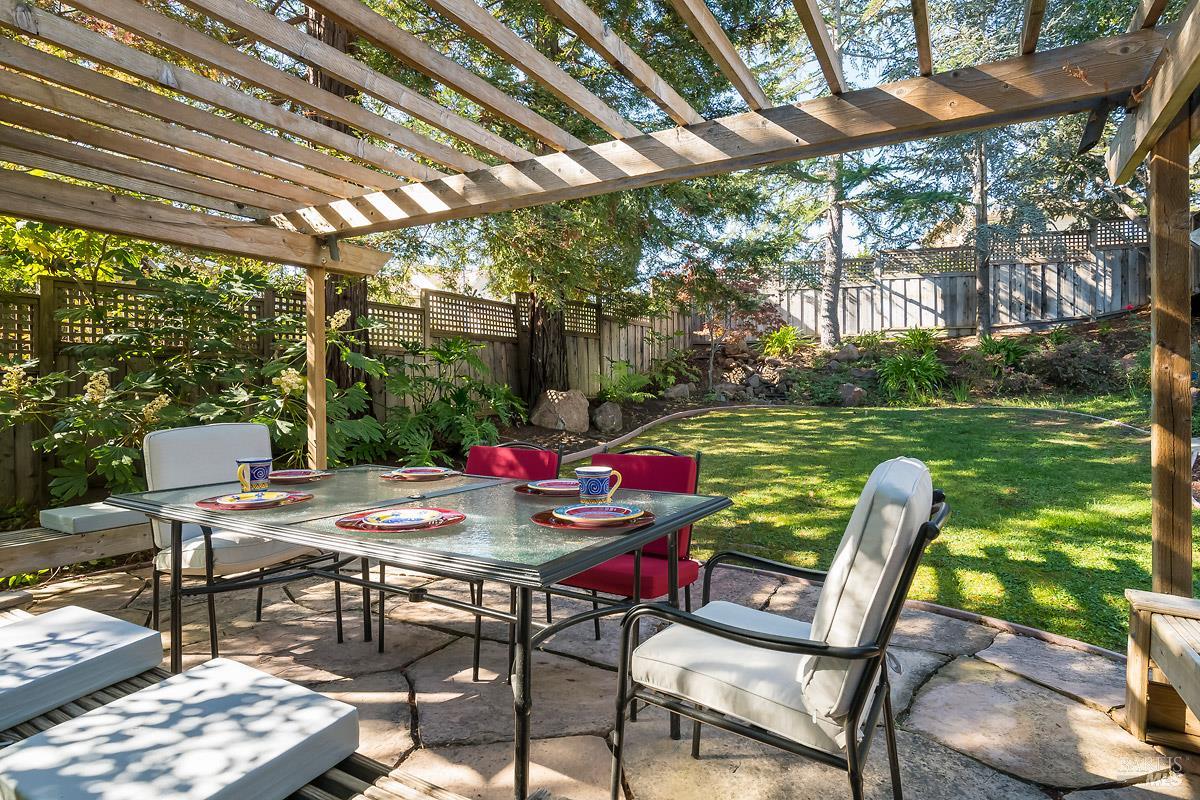 Detail Gallery Image 27 of 53 For 215 San Ramon Way, Novato,  CA 94945 - 4 Beds | 2/1 Baths