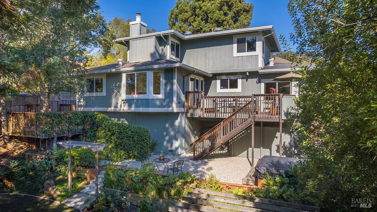 Detail Gallery Image 32 of 53 For 215 San Ramon Way, Novato,  CA 94945 - 4 Beds | 2/1 Baths