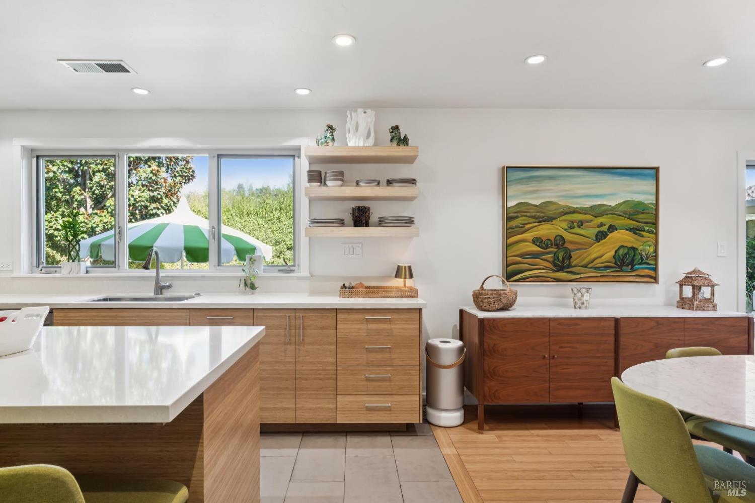 Detail Gallery Image 13 of 50 For 804 Josephine Ln, Healdsburg,  CA 95448 - 3 Beds | 2 Baths