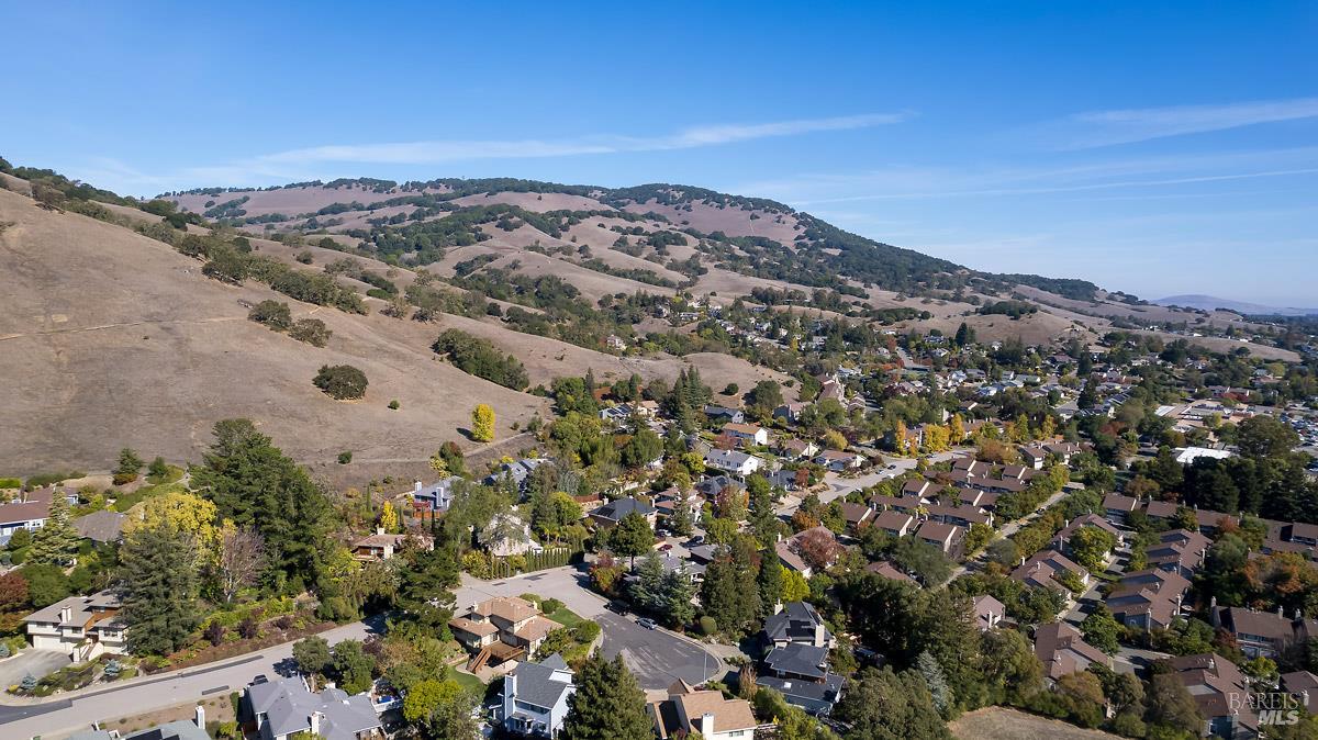 Detail Gallery Image 38 of 53 For 215 San Ramon Way, Novato,  CA 94945 - 4 Beds | 2/1 Baths