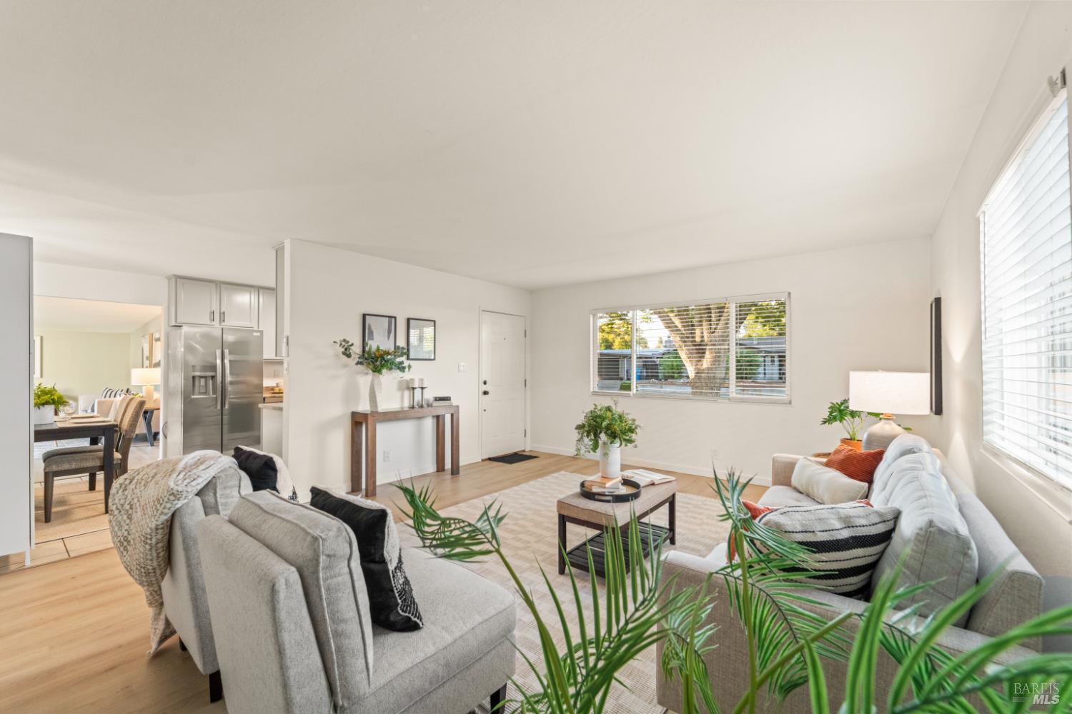 Detail Gallery Image 4 of 39 For 191 Ironwood St, Vacaville,  CA 95688 - 3 Beds | 2 Baths