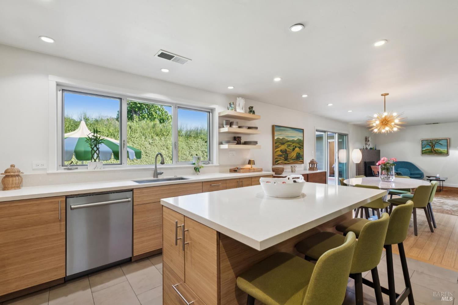 Detail Gallery Image 7 of 50 For 804 Josephine Ln, Healdsburg,  CA 95448 - 3 Beds | 2 Baths