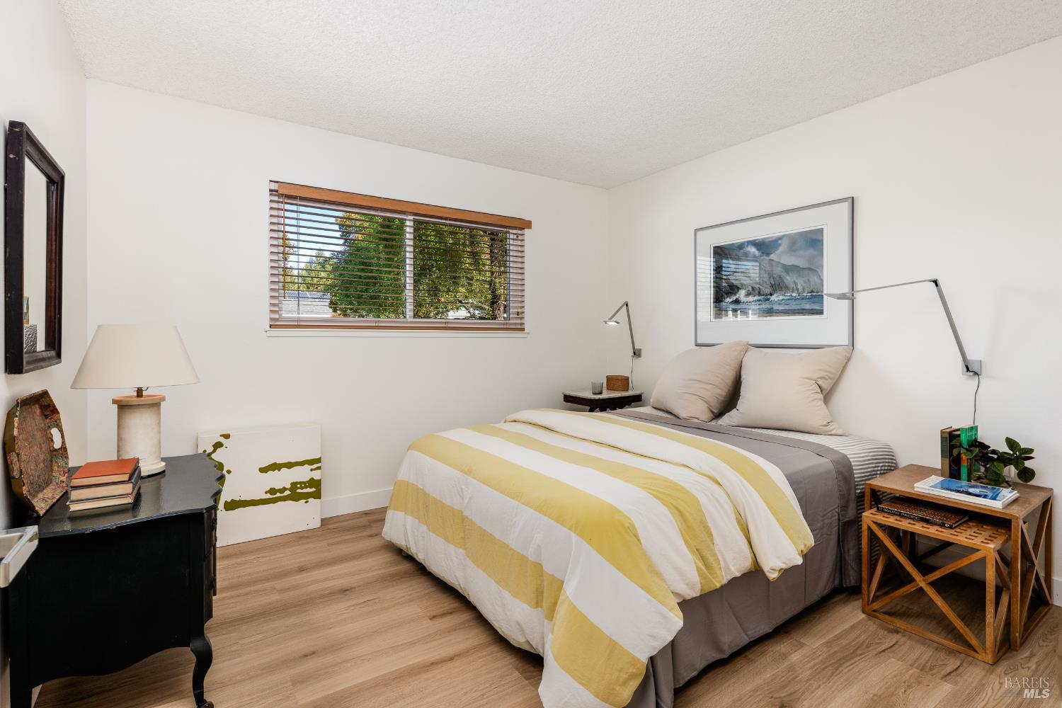 Detail Gallery Image 14 of 22 For 1970 Neotomas Ave, Santa Rosa,  CA 95405 - 3 Beds | 2 Baths