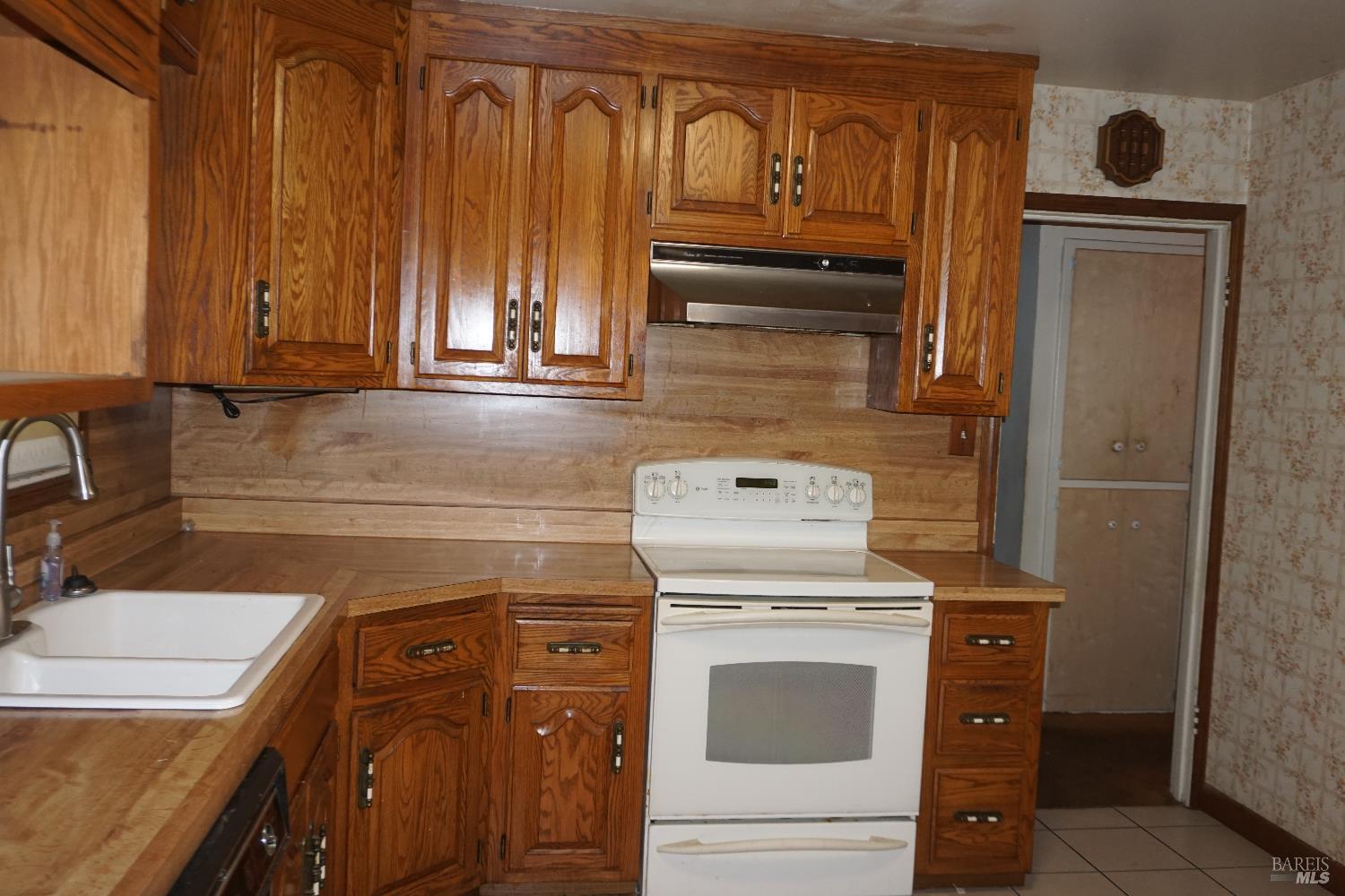 Detail Gallery Image 8 of 23 For 795 Rosewood Ave, Vallejo,  CA 94591 - 3 Beds | 1/1 Baths