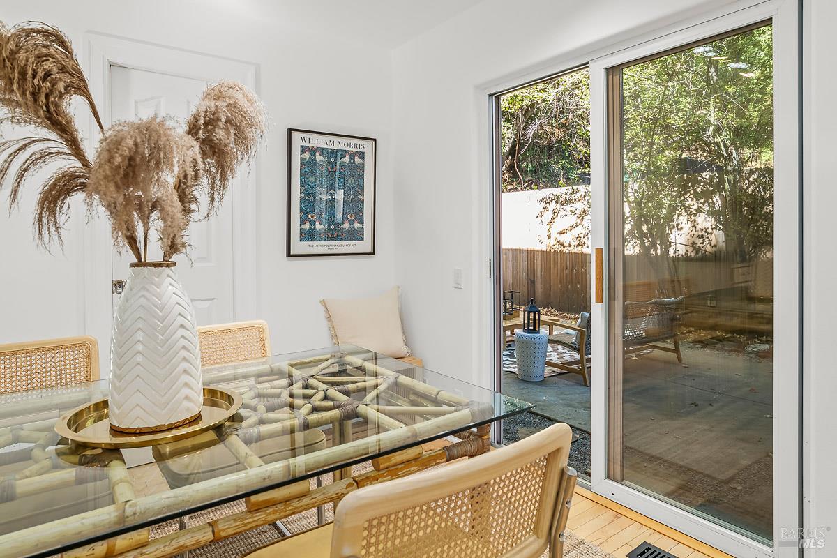 Detail Gallery Image 6 of 34 For 60 Wood Ln, Fairfax,  CA 94930 - 3 Beds | 2/1 Baths