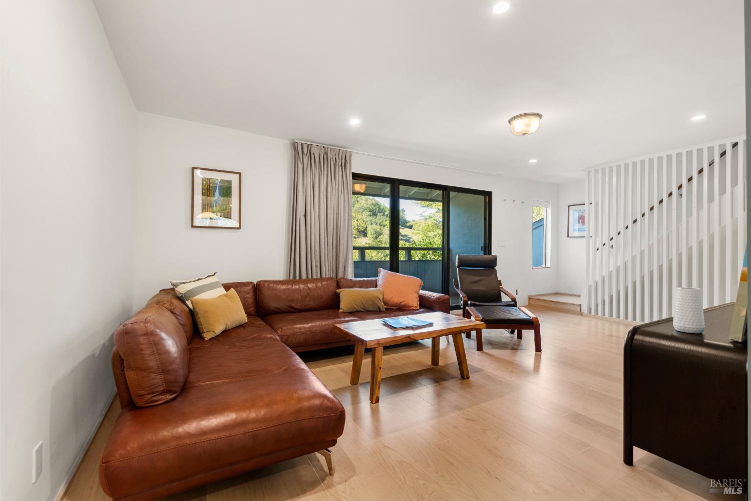 Detail Gallery Image 5 of 22 For 119 Arlene Ter, San Rafael,  CA 94903 - 3 Beds | 2/1 Baths