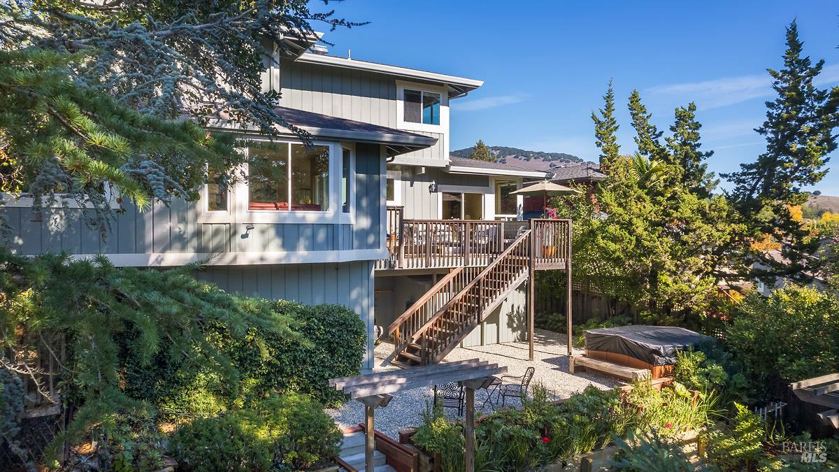 Detail Gallery Image 33 of 53 For 215 San Ramon Way, Novato,  CA 94945 - 4 Beds | 2/1 Baths