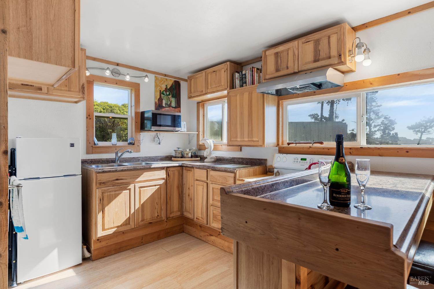 Detail Gallery Image 21 of 28 For 38882 Honey Run Ln, Gualala,  CA 95445 - 1 Beds | 1 Baths