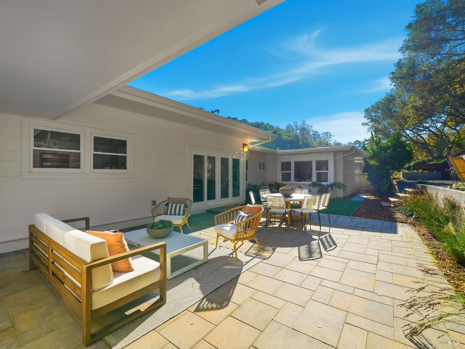 Detail Gallery Image 17 of 29 For 37 Convent Ct, San Rafael,  CA 94901 - 4 Beds | 2/1 Baths