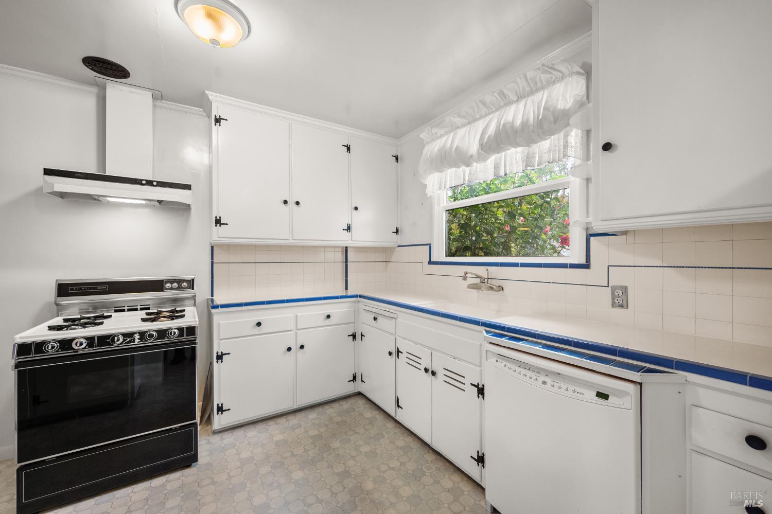 Detail Gallery Image 7 of 33 For 1325 Nebraska St, Vallejo,  CA 94590 - 3 Beds | 2 Baths