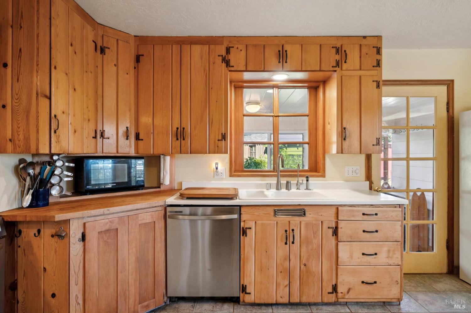 Detail Gallery Image 11 of 66 For 497 Pleasant Hill Rd, Sebastopol,  CA 95472 - 3 Beds | 2/1 Baths