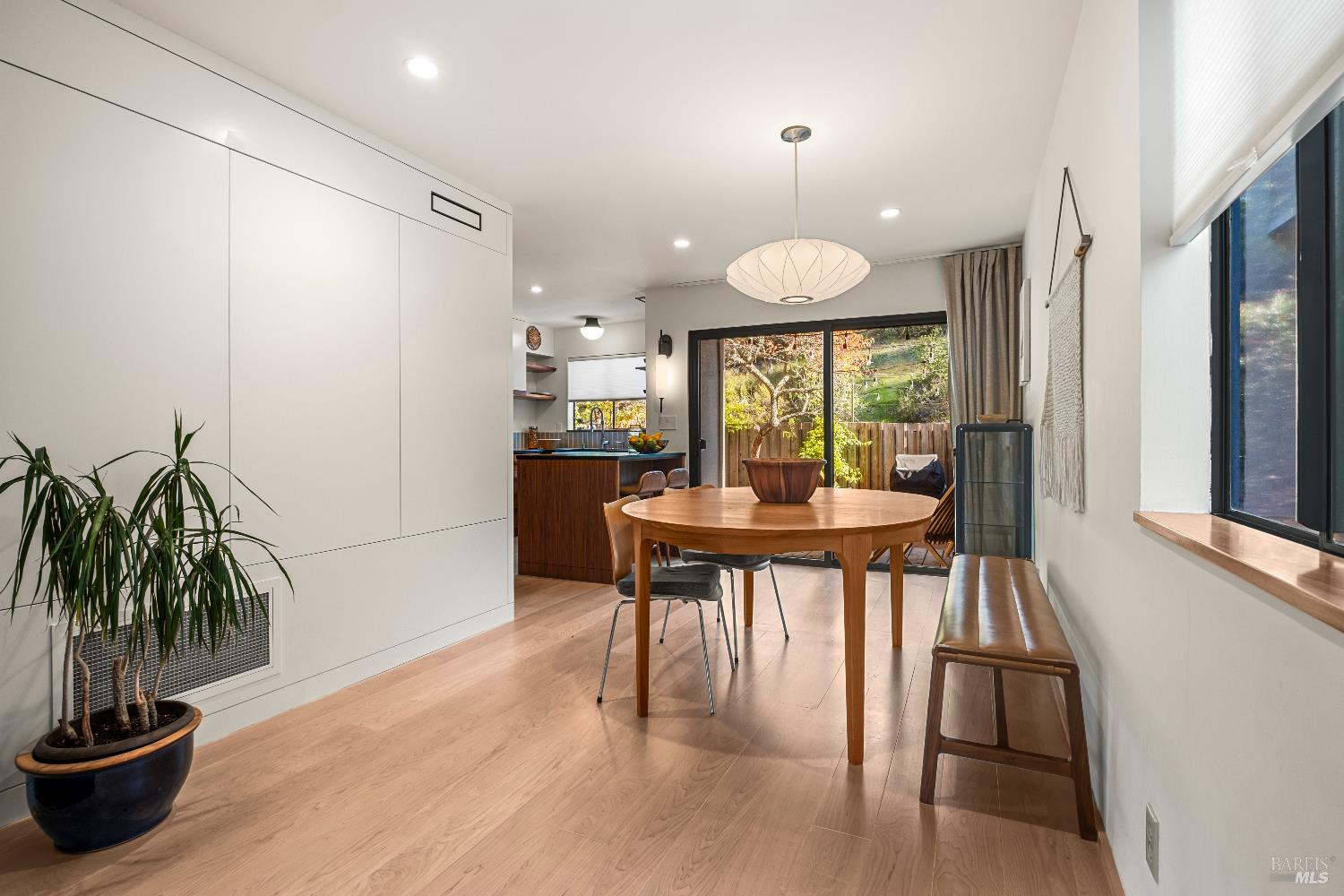 Detail Gallery Image 10 of 22 For 119 Arlene Ter, San Rafael,  CA 94903 - 3 Beds | 2/1 Baths