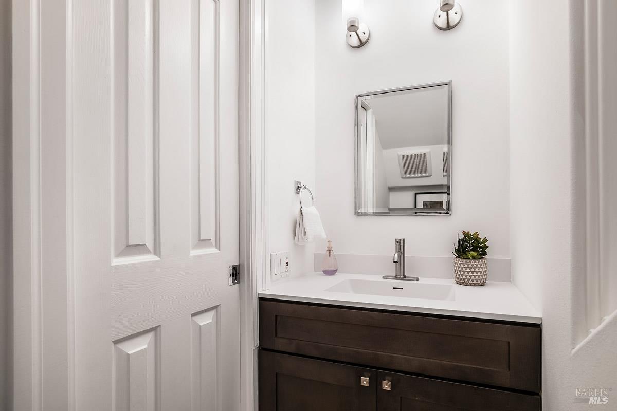 Detail Gallery Image 28 of 34 For 60 Wood Ln, Fairfax,  CA 94930 - 3 Beds | 2/1 Baths