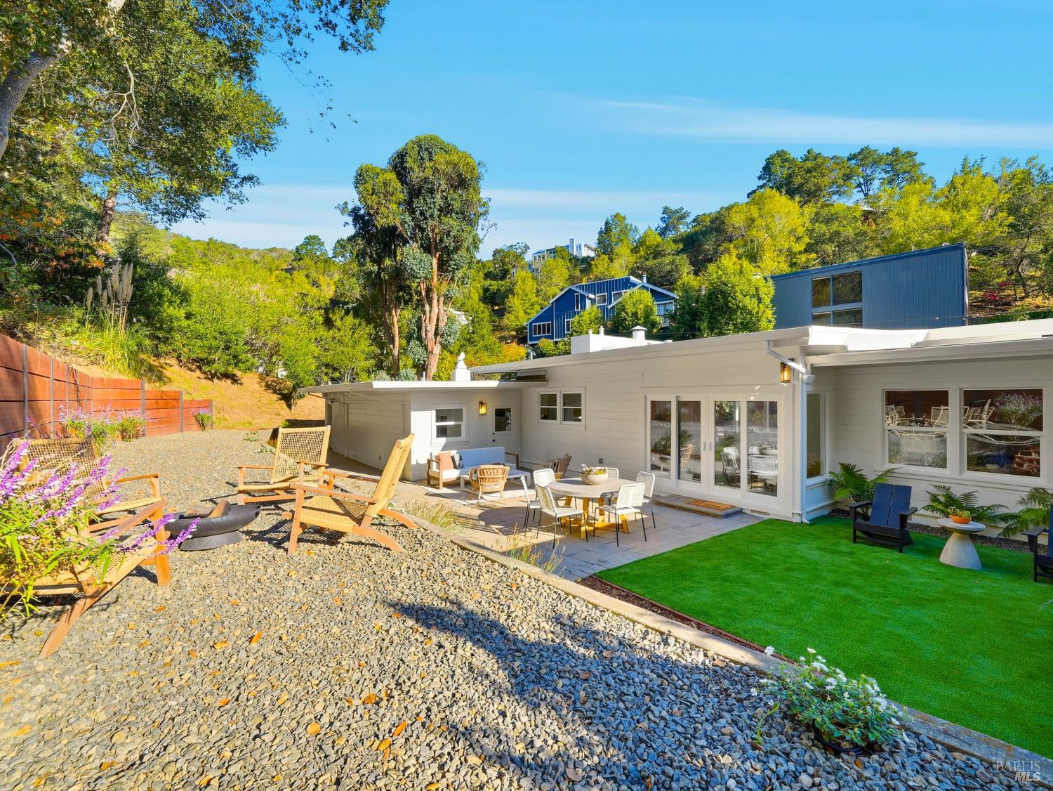 Detail Gallery Image 21 of 29 For 37 Convent Ct, San Rafael,  CA 94901 - 4 Beds | 2/1 Baths